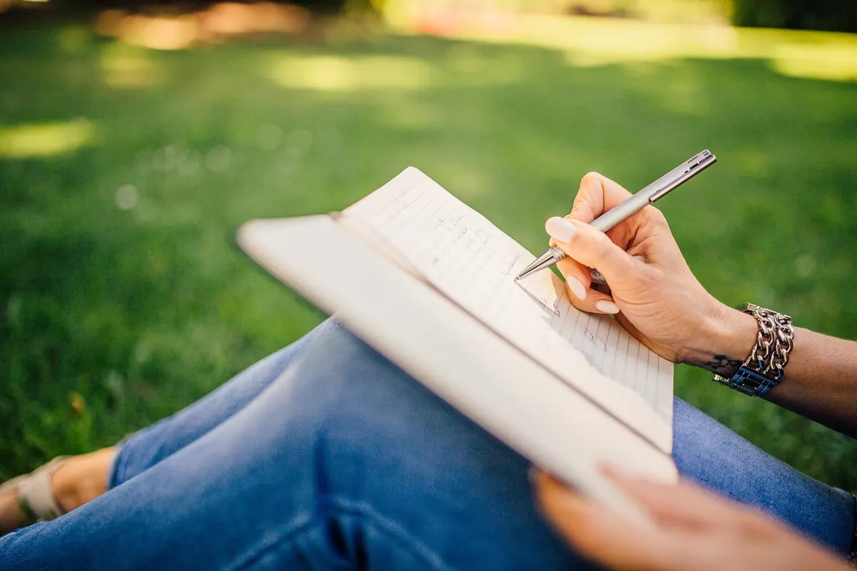 Common Mistakes in Book Reviews: A Checklist for Fair, Spoiler-Free Criticism